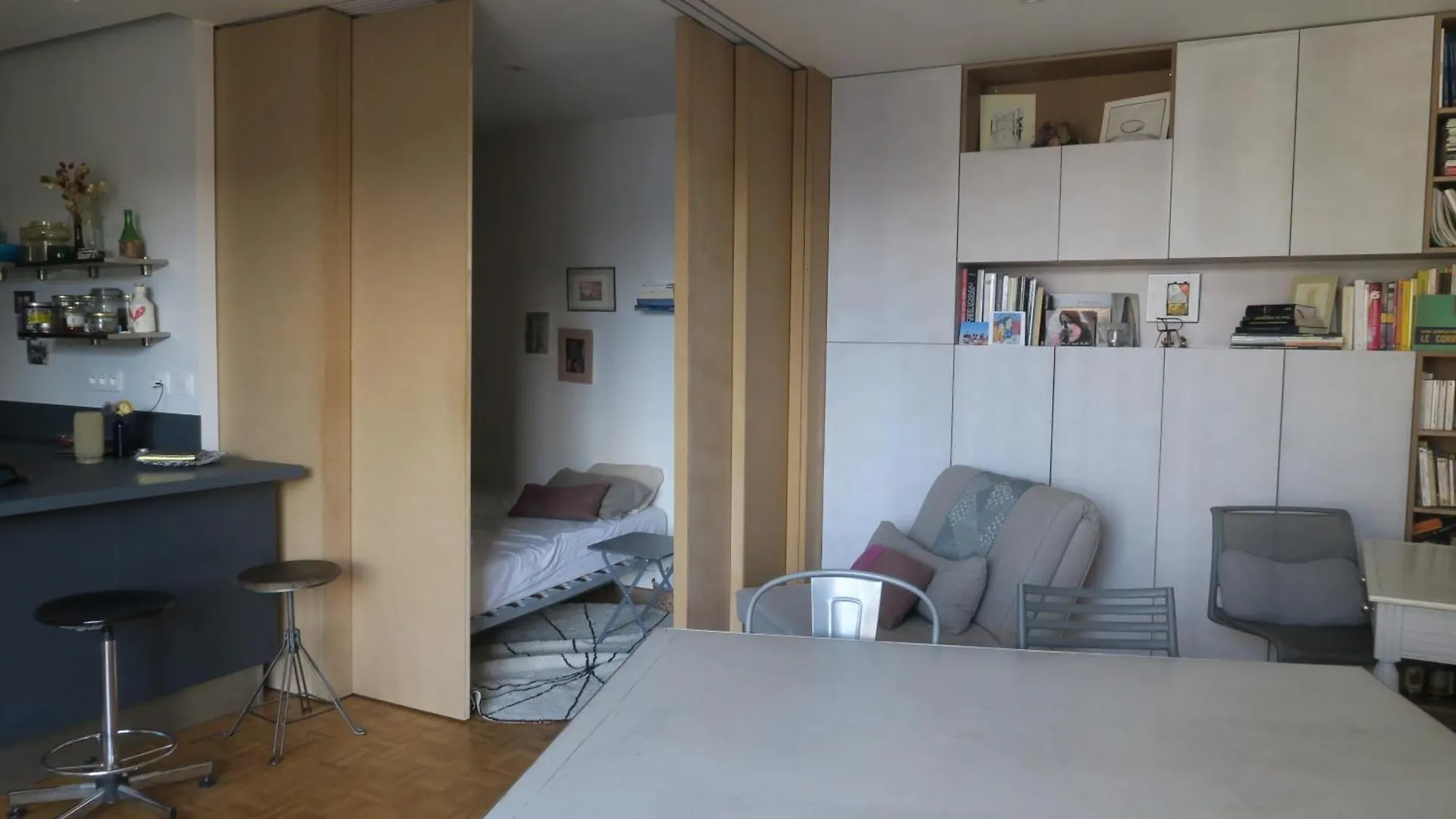 2 Pieces Lumineux Quartier Anime Apartment Paris France